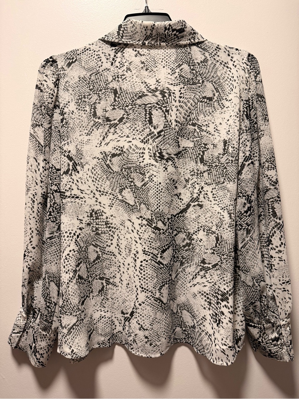 NWT Calvin Klein Snakeskin Print Button Front Blouse XL - Picture 3 of 8